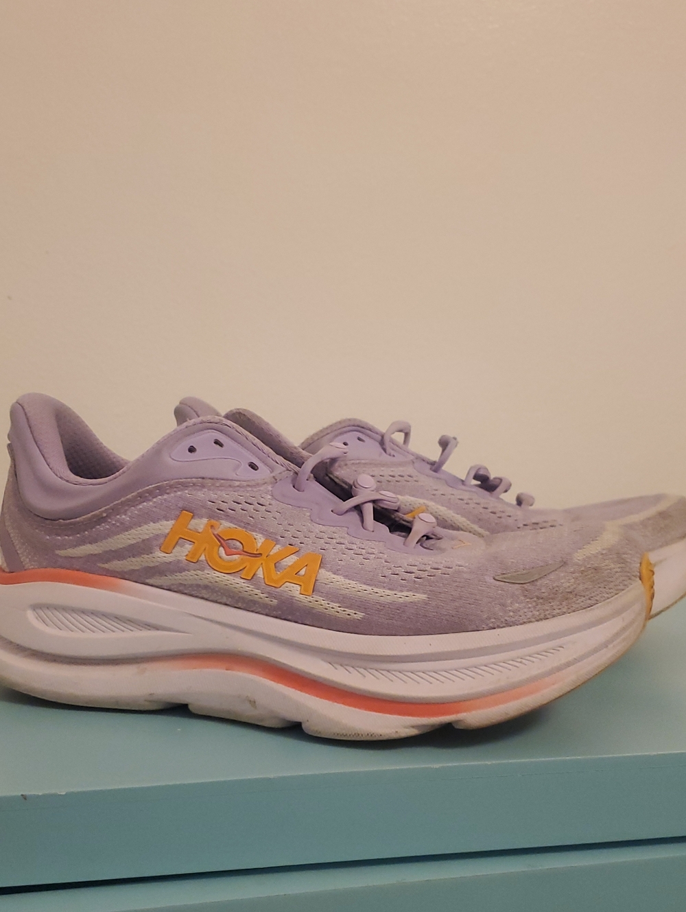 Gently Used Women's Bondi 9 Tennis Shoes-8 Wide
